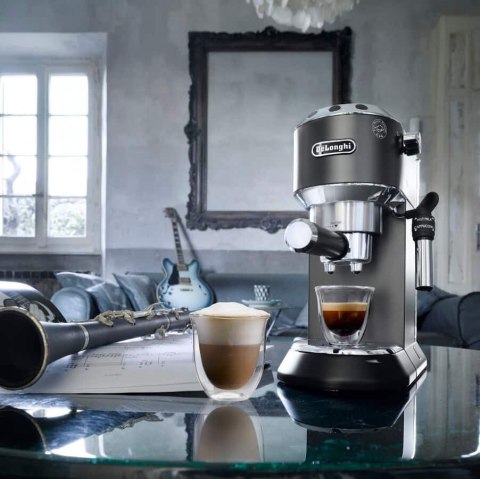 Ekspres ciśnieniowy DeLonghi Dedica Style EC 685.BK (1350W; kolor czarny) Ekspres ciśnieniowy DeLonghi Dedica Style EC 685.BK (1350W; kolor czarny)