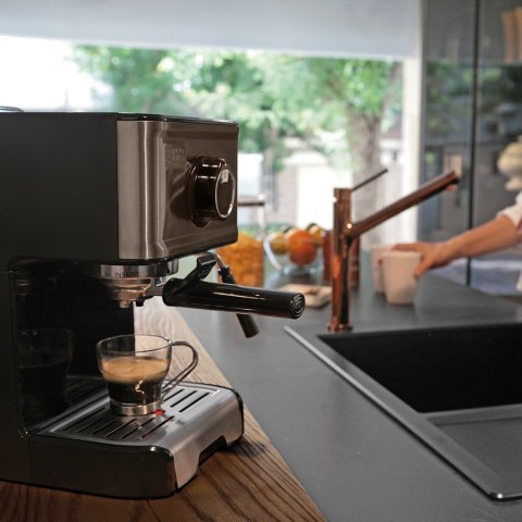 Ekspres ciśnieniowy kolbowy Black+Decker BXCO1200E (1200W)