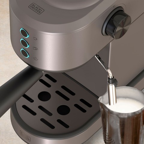 Kolbowy ekspres do kawy Black+Decker BXCO1350E