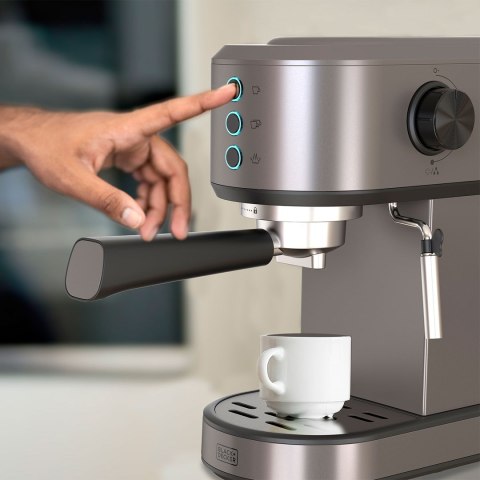 Kolbowy ekspres do kawy Black+Decker BXCO1350E