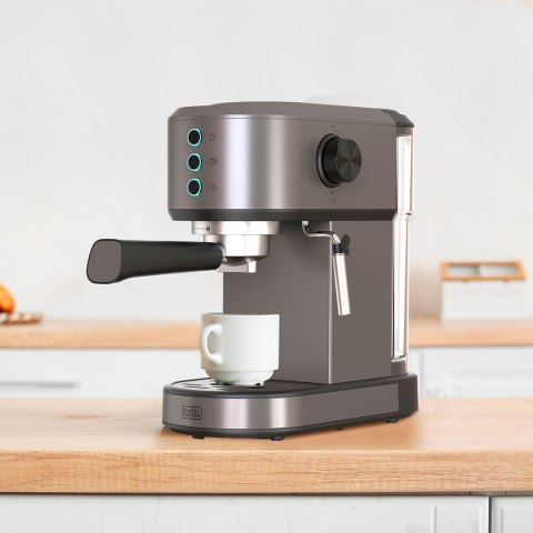 Kolbowy ekspres do kawy Black+Decker BXCO1350E
