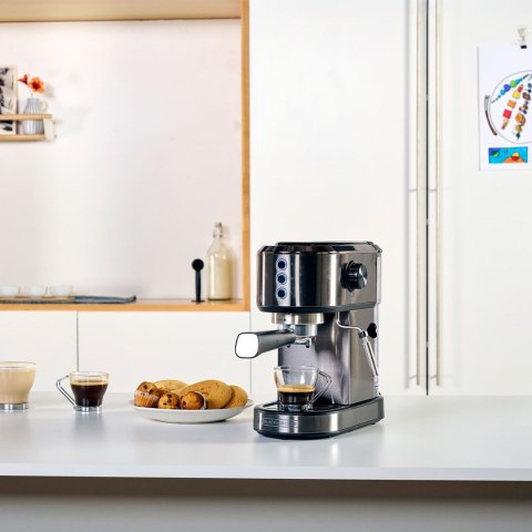 Kolbowy ekspres do kawy Black+Decker BXCO1350E