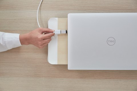 POUT Eyes8 - Podstawka pod monitor w kolorze białym z funkcją szybkiego i bezprzewodowego ładowania. Wielofunkcyjne rozwiązanie 
